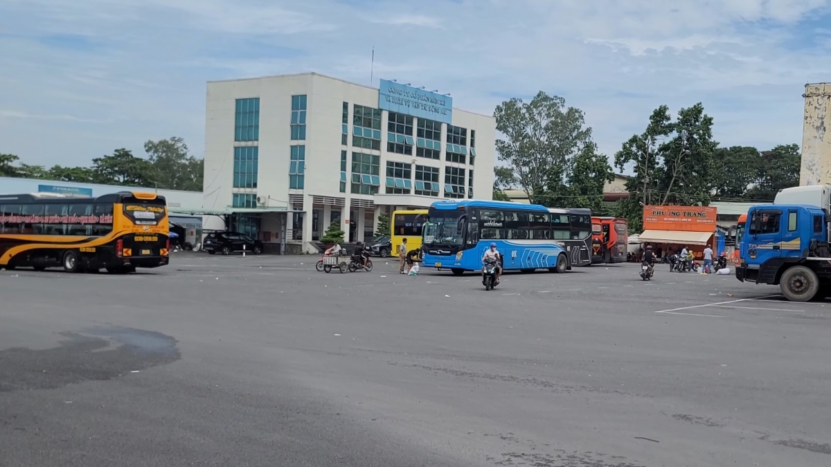 Bảo vệ Bến xe Đồng Nai dùng súng điện dí trong lúc xô xát với khách
